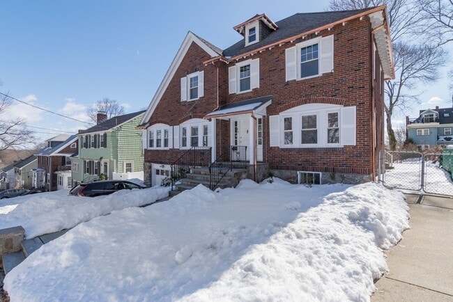 46 Cerdan Ave, Unit 1