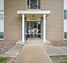 6202 62nd St in Urbandale, IA - Building Photo