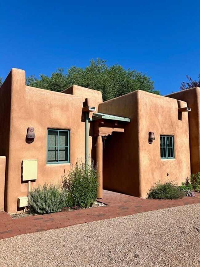 709 Don Felix St in Santa Fe, NM - Building Photo - Building Photo