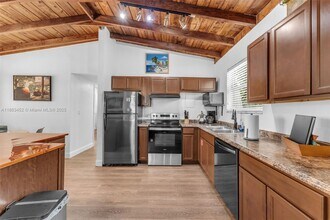 7 Coral Dr in Key Largo, FL - Building Photo - Building Photo