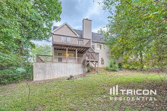 930 Willow Hollow Dr in Dacula, GA - Foto de edificio - Building Photo