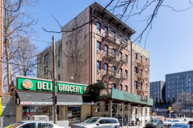 389 E 194th in Bronx, NY - Building Photo - Building Photo