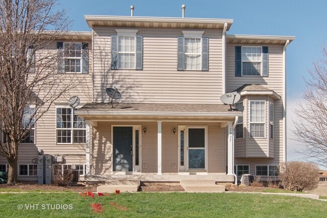 property at 1325 Chestnut Ln