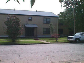 2304 N Houston St in Fort Worth, TX - Foto de edificio - Building Photo