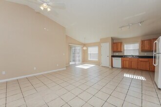 17100 Woodcrest Way in Clermont, FL - Foto de edificio - Building Photo