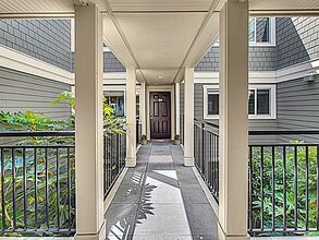 6620 Lake Washington Blvd NE, Unit 101 in Kirkland, WA - Building Photo - Building Photo