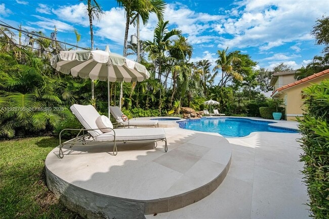 1033 Almeria Ave in Coral Gables, FL - Building Photo - Building Photo