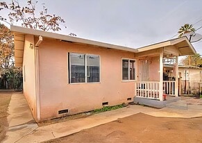 116 Baker Way in Modesto, CA - Building Photo