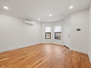 858 West Side Ave in Jersey City, NJ - Building Photo - Building Photo