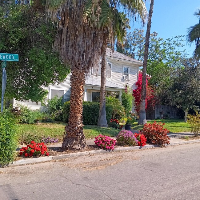 property at 922 N San Pablo Ave