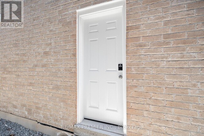 1058 Cameo St in Pickering, ON - Building Photo - Building Photo