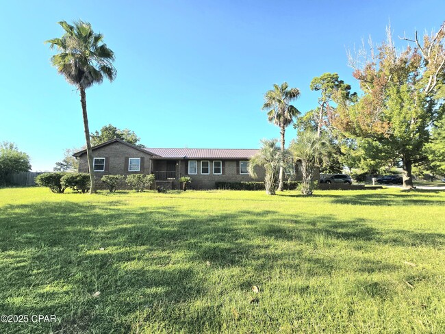 7523 Chipewa St in Panama City, FL - Building Photo - Building Photo