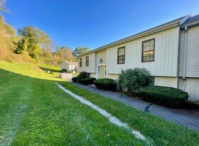 169 Aspetuck Vlg, Unit 169 in New Milford, CT - Building Photo