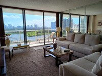 3701 N Country Club Dr, Unit 31706 in Aventura, FL - Building Photo - Building Photo