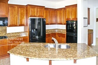 8225 Broad Peak Dr in Las Vegas, NV - Building Photo - Building Photo