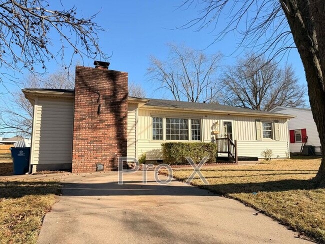 property at 611 S Monroe Ave