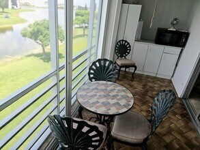 4074 Cornwall D in Boca Raton, FL - Building Photo - Building Photo