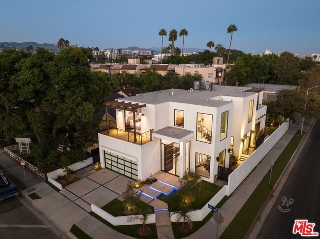 property at 900 N Vista St