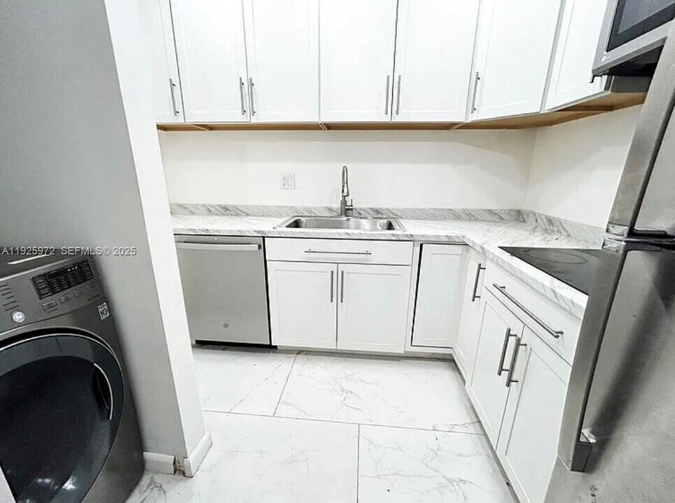 2646 Polk St in Hollywood, FL - Building Photo