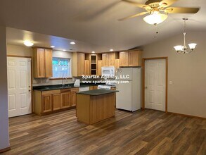9605 192nd Ave E, Unit A in Bonney Lake, WA - Foto de edificio - Building Photo