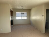 10413 Western Ave, Unit 201 in Downey, CA - Foto de edificio - Building Photo