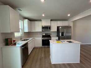 1180 W Walnut Rd in Vineland, NJ - Foto de edificio - Building Photo