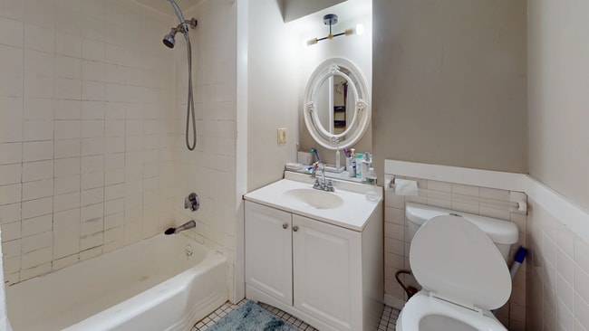 74 Kenwood St, Unit 1 in Boston, MA - Foto de edificio - Building Photo