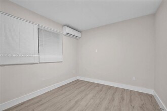 3030 NW 16th St in Miami, FL - Building Photo - Building Photo