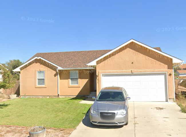 property at 870 W Blakeland Dr