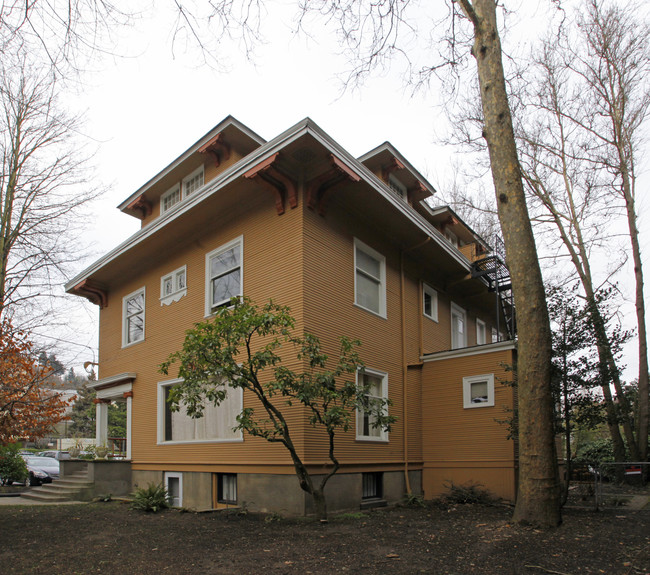 2229 NW Everett St in Portland, OR - Building Photo - Building Photo