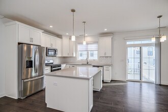 8 Brentwood Cir in Danbury, CT - Building Photo - Building Photo