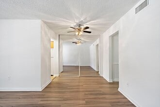 711 Holiday Dr in Galveston, TX - Building Photo - Building Photo