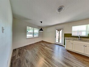 10019 Olmos Dr in Dallas, TX - Building Photo - Building Photo