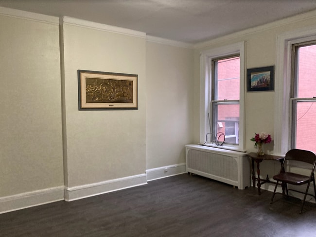 8615 59th Ave, Unit 2 in Elmhurst, NY - Building Photo - Building Photo