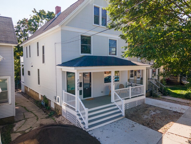 1407 Williamson St, Unit 1409 in Madison, WI - Foto de edificio - Building Photo