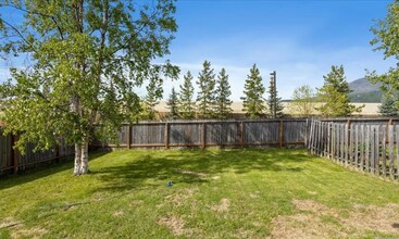 18621 N Lowrie Loop in Anchorage, AK - Foto de edificio - Building Photo