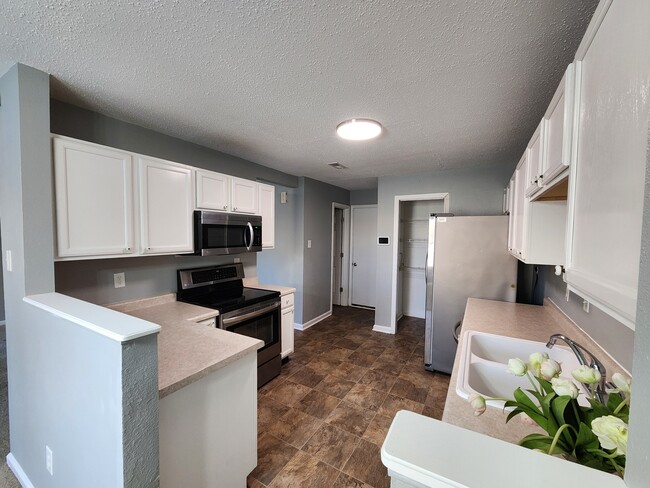 16706 Aulton Dr in Noblesville, IN - Building Photo - Building Photo