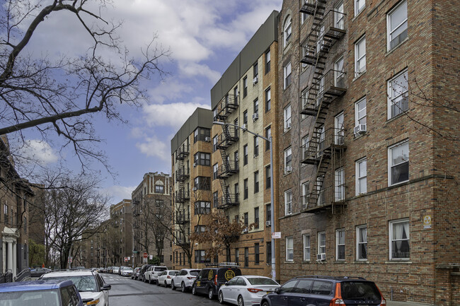 30 Park Ter E in New York, NY - Building Photo - Building Photo