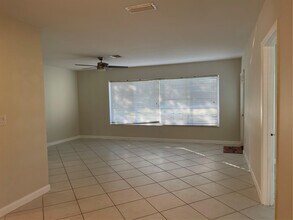 1575 NE 47th St in Oakland Park, FL - Building Photo - Building Photo