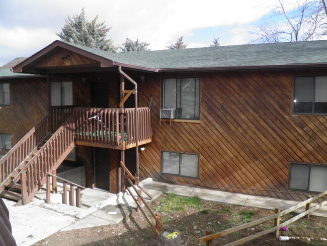 323 N 7th St in Thermopolis, WY - Foto de edificio - Building Photo