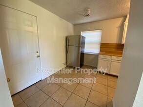 11417 E 38th St in Tulsa, OK - Building Photo - Building Photo