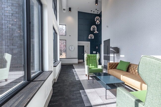 Marshall at Finn in St. Paul, MN - Building Photo - Lobby