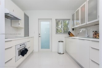 1225 Marseille Dr in Miami Beach, FL - Building Photo - Building Photo