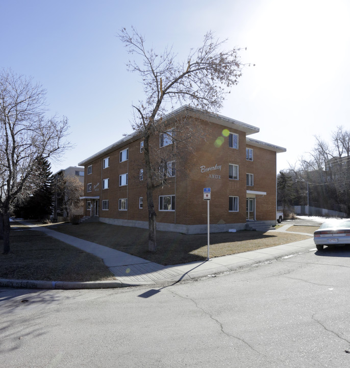 Beverley Manor in Calgary, AB - Building Photo