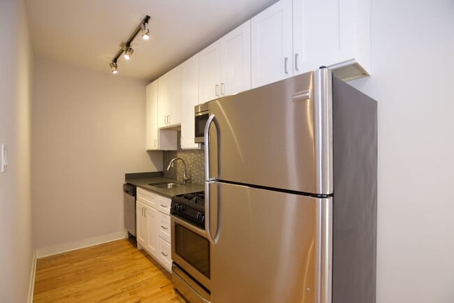 2425 N Kedzie Blvd in Chicago, IL - Building Photo - Building Photo