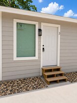 224 Morningside Rd, Unit Apartment 3 in Brownsville, TX - Building Photo