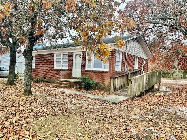 206 S 7th St in Spring Lake, NC - Foto de edificio - Building Photo