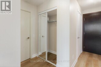 25 Viking Ln in Toronto, ON - Building Photo - Building Photo