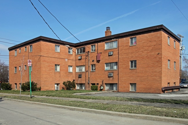 4655 Ridge Rd in Cleveland, OH - Foto de edificio - Building Photo