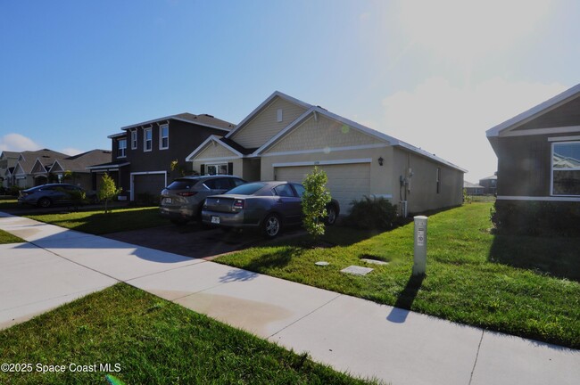 1228 Downey Ln SE in Palm Bay, FL - Foto de edificio - Building Photo